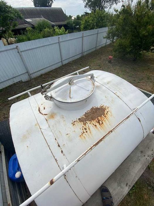 Продам бочку під молоко чи воду на газель