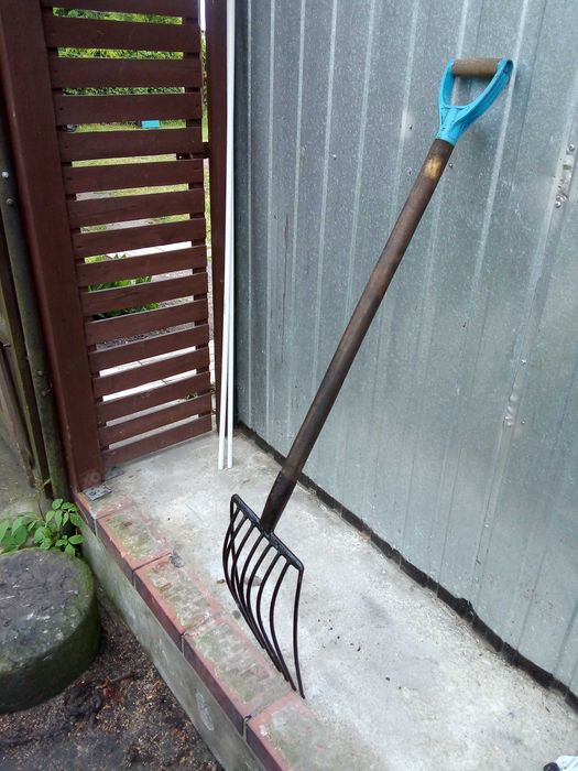 Widły do ziemniaków gable metalowe oprawione 9 zębów