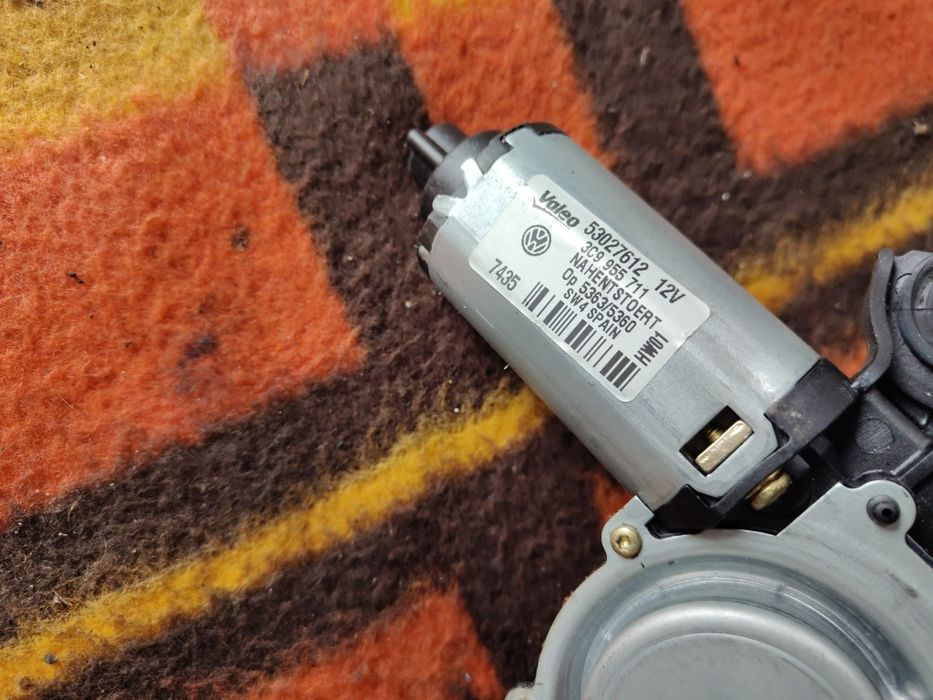 Mechanizm wycieraczek silniczek wycieraczek tył volkswagen passat b6