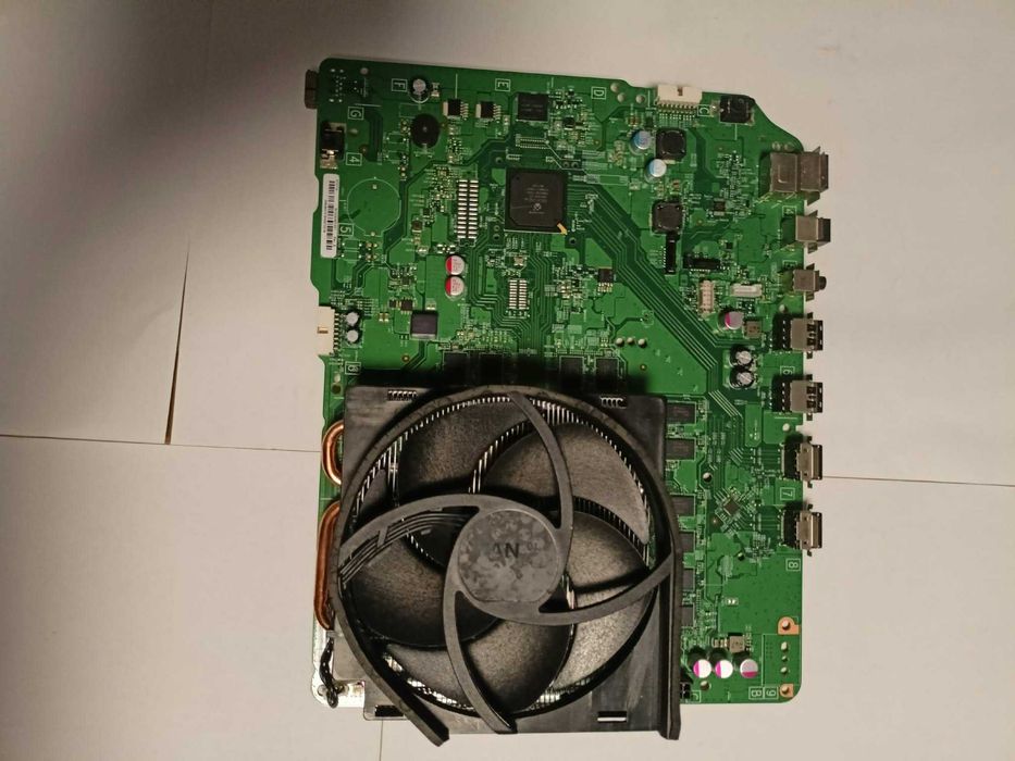 Uszkodzone płyty główne Xbox one s na części