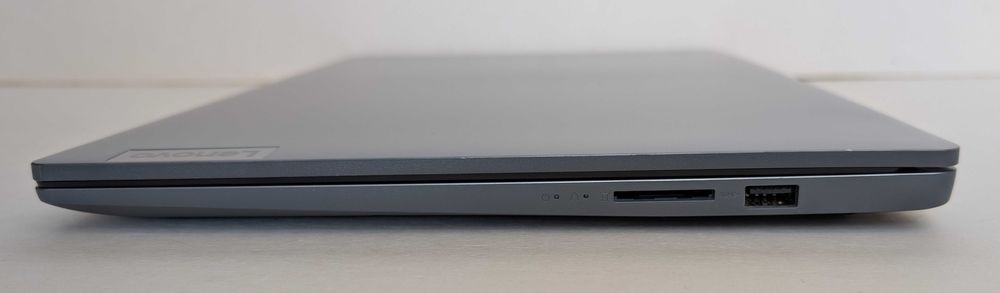 Laptop LENOVO IdeaPad Slim 3 15AMN8/15.6/AMD R5-7520U/8GB/SSD512/Win11