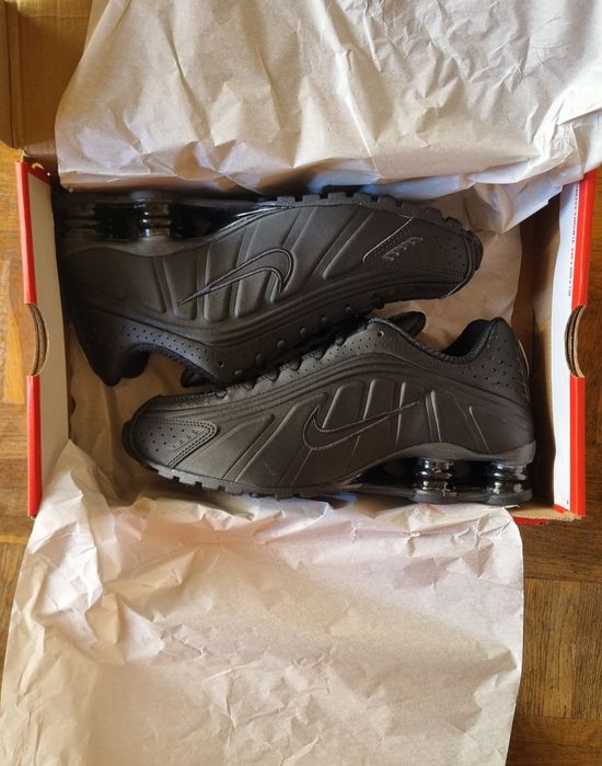Ténis Nike Shox R4 Triple Black - Novos na Caixa (Tam 38.5)