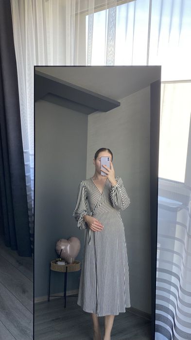 Сукня міді на запах в смужку, розмір xs-s