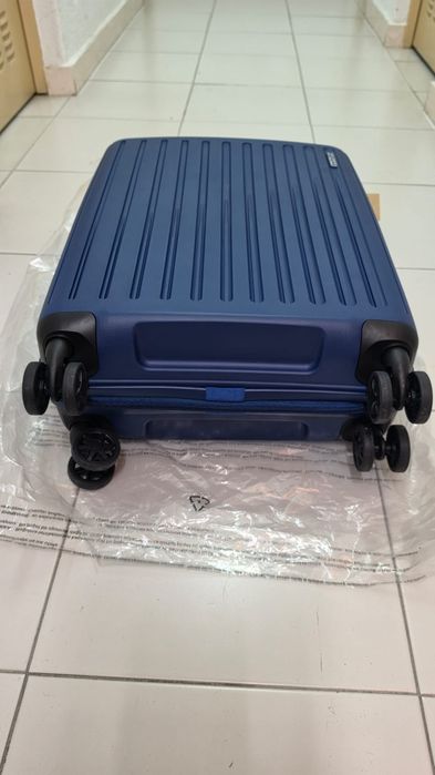 Mala nova e necessaire em ótimo estado