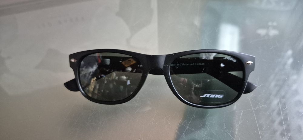 Okulary przeciwsłoneczne Sting polaryzacyjne 50/18/140 model spssj617