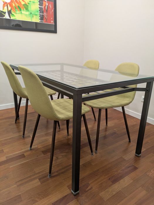Mesa de jantar IKEA em ferro  com tampo de vidro