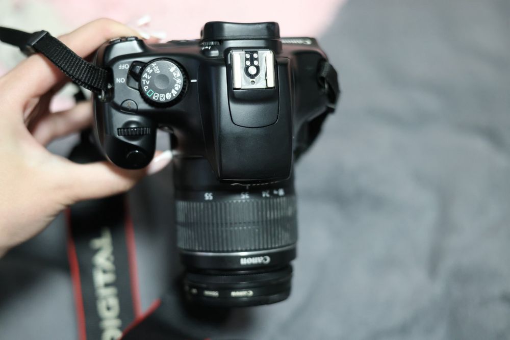 Фотоапарат Canon 1100d