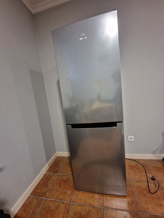 Frigorífico Indesit Aço Inoxidável 270L