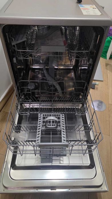 Máquina de lavar loiça - 14 serviços em ótimo estado