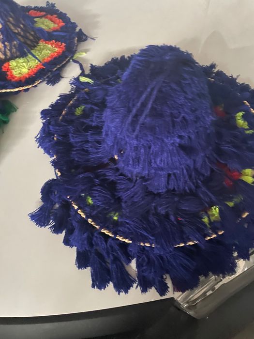Chapéus mexicanos com pompons