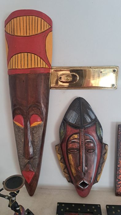 Conjunto de peças  de inspiração africana