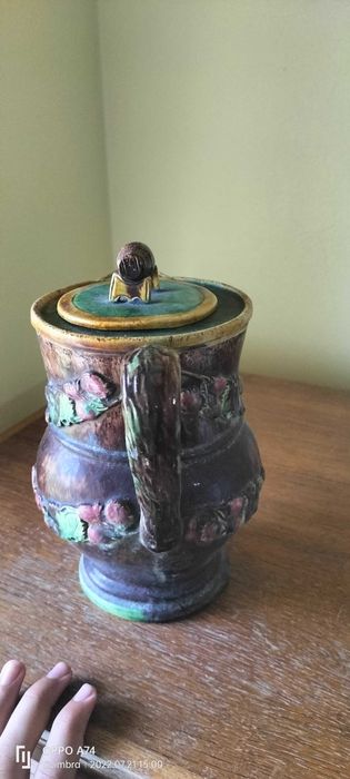 Jarra de vinho em louça da antiguidade