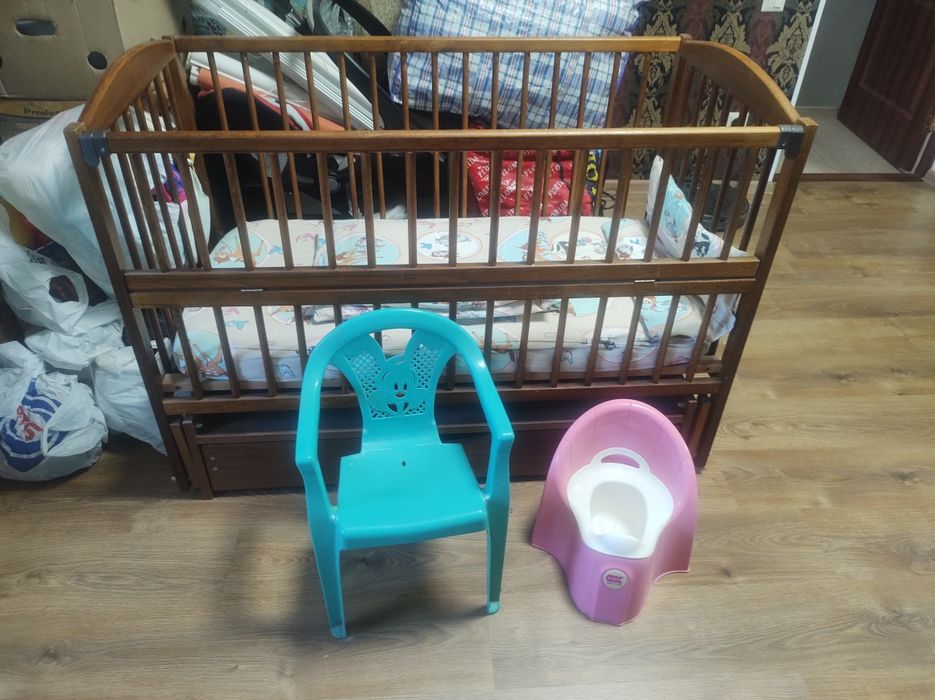 Детская кроватка с маятниковым механизмом + подарки