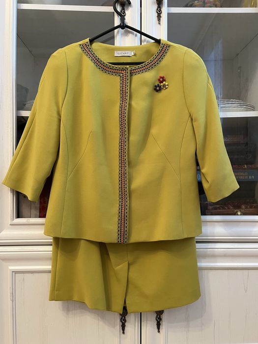 Жіночі комтюми і піджак