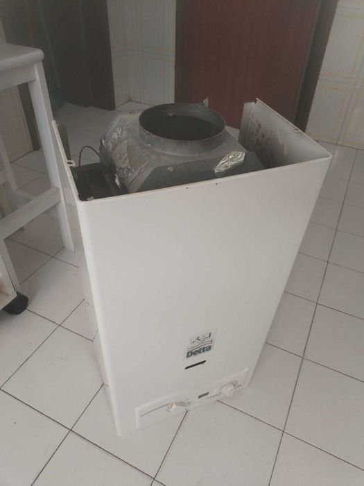 Esquentador Delta 11 Litros em bom estado e a funcionar