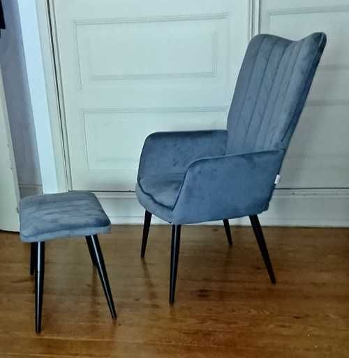 Duas Cadeiras de Descanso com apoio de pés