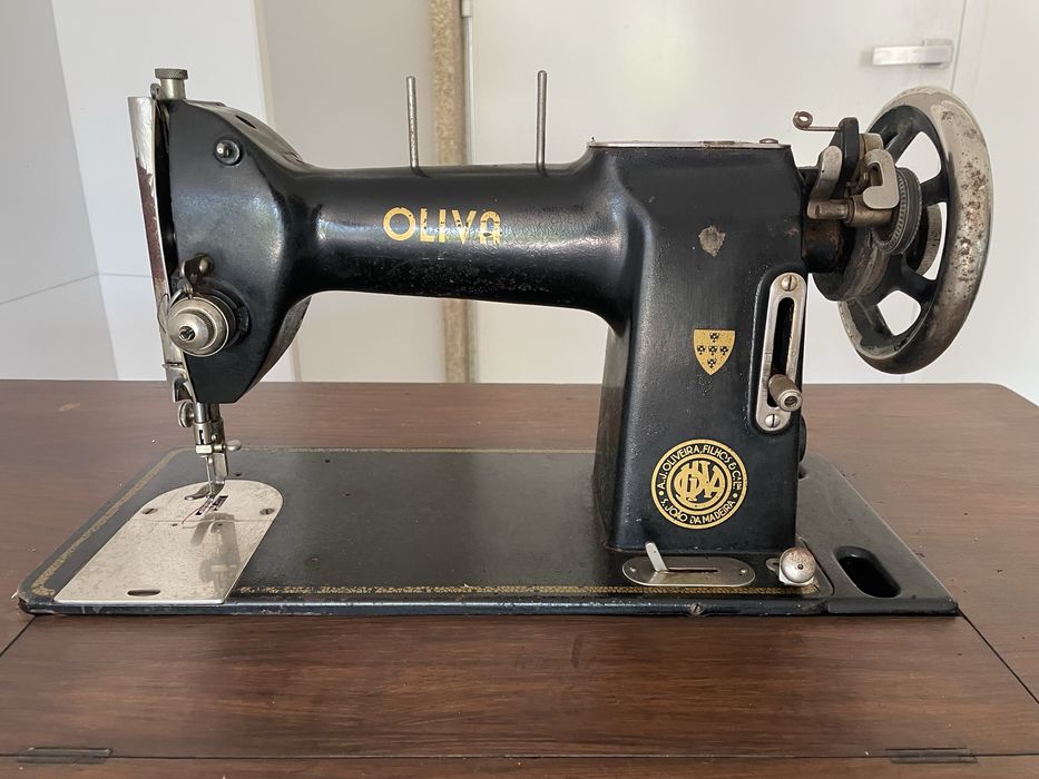 Maquina de costura Oliva antiga