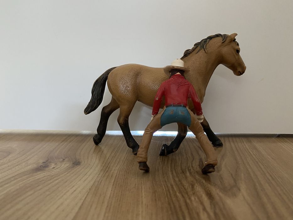 Koń Schleich z jeźdźcem