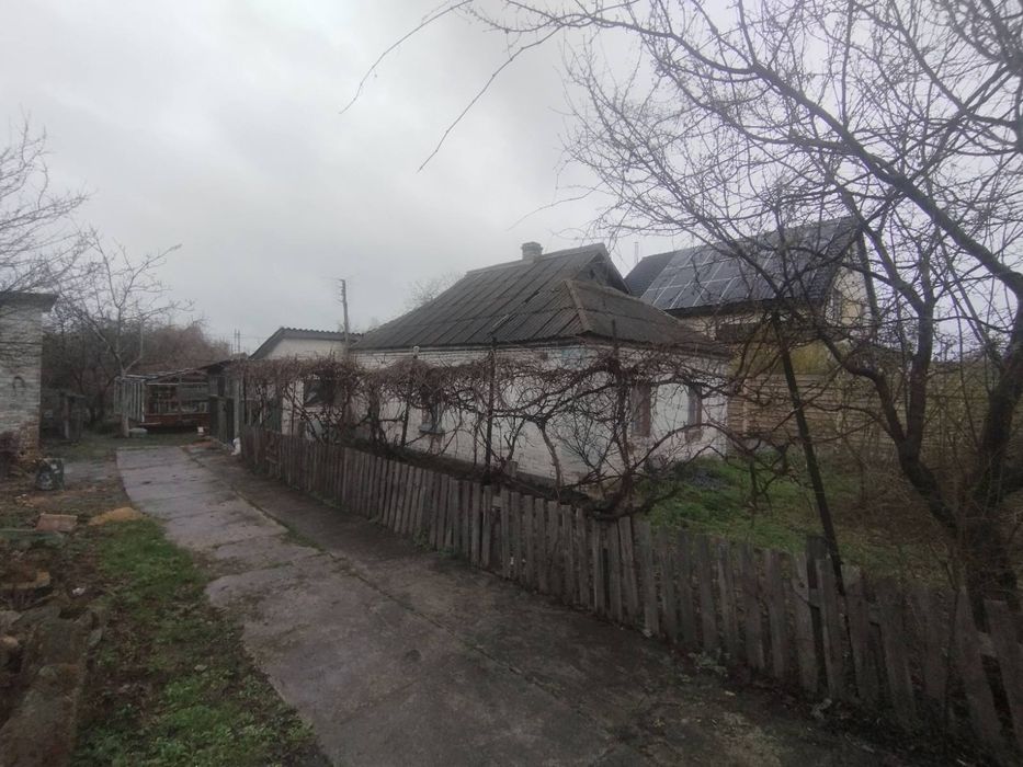 Земельна ділянка в в.Нові Петрівці 8 сот. з будинком.
