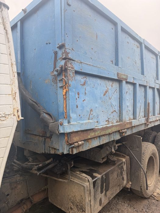 Грузовик самосвал