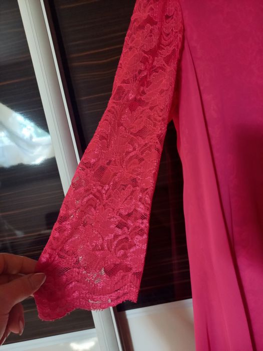 Sukienka elegancka w malinowym kolorze