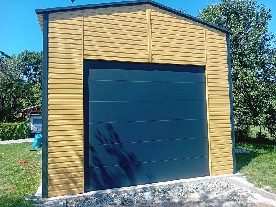 Hala blaszana 5x8 m - Dach dwuspadowy, Brama segmentowa, Piaskowy