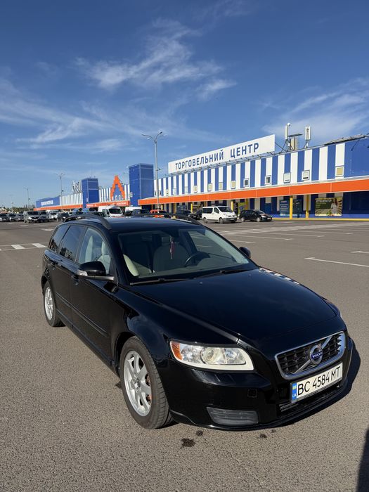 VOLVO V50 - 7300$