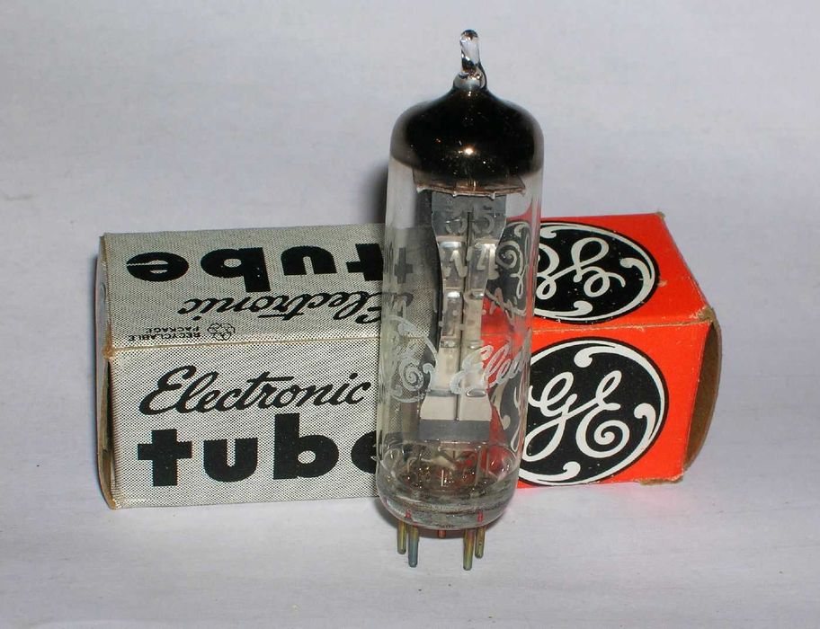 35W4 válvula electrónica rectificadora, nova de stock antigo.