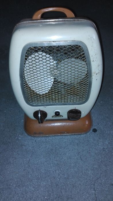 Aquecedor antiquíssimo a funcionar .