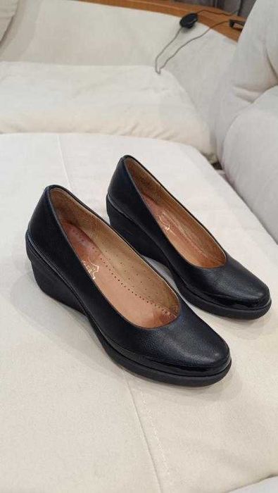 Туфлі жіночі демісезонні шкіряні Clarks р. 37