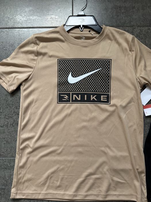Komplet dziecięcy Nike r.134, nowy