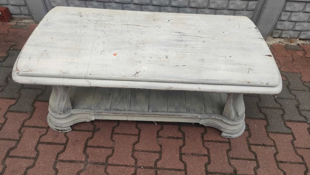 Komoda i ława w stylu vintage.Uzywane komoda ma małą dziurę.. Napewno wymagana naprawa i odmalowanie całości.