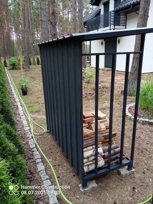 Drewutnia. Stojak na drewno opałowe