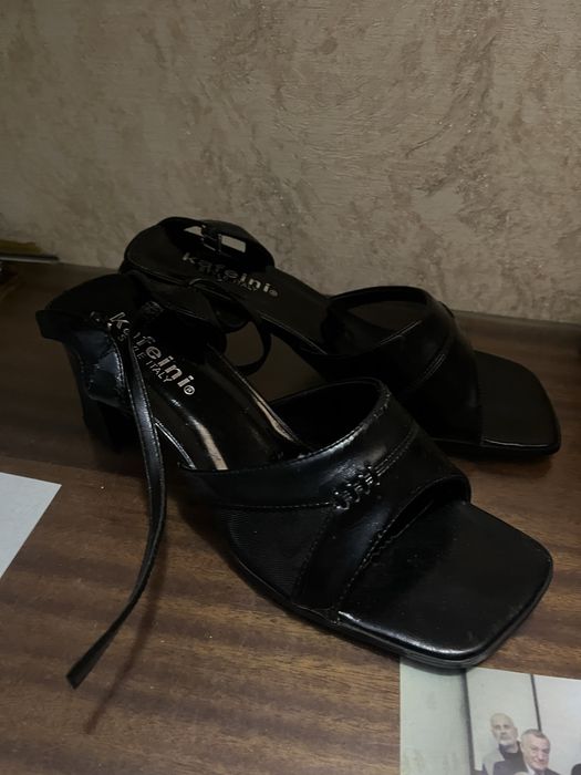 Жіноче взуття безкоштовно