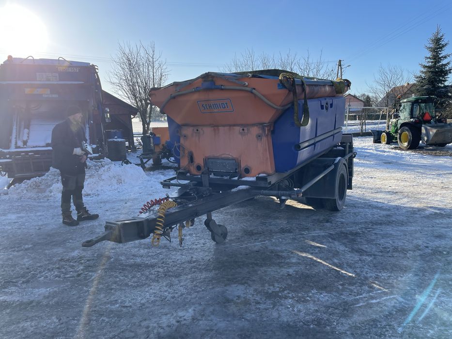 Piaskarka Solarka Posypywarka Epoke Igloo Schmidt Nido Stratos B35