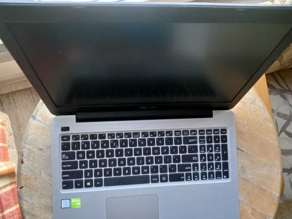 Laptop ASUS R558U