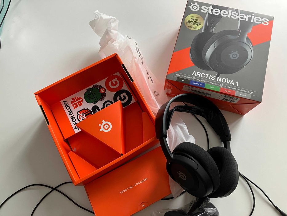 ZESTAW Słuchawki SteelSeries Arctis Nova 1 + Kamera Logitech C922 Pro