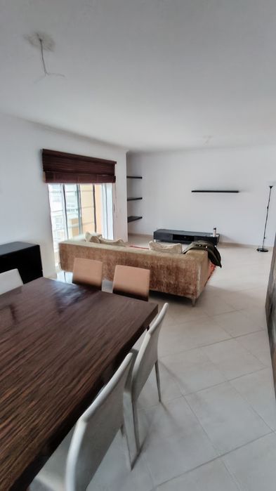 Apartamento T3+Sótão Mobilado para Arrendamento – Quinta da Cutileira, centro de Caldas da Rainha