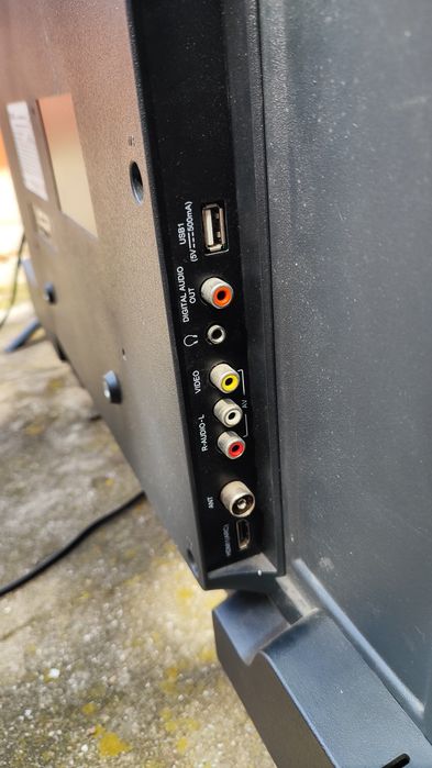 Продам телевізор Bravis LED-43G5000 smart + T2