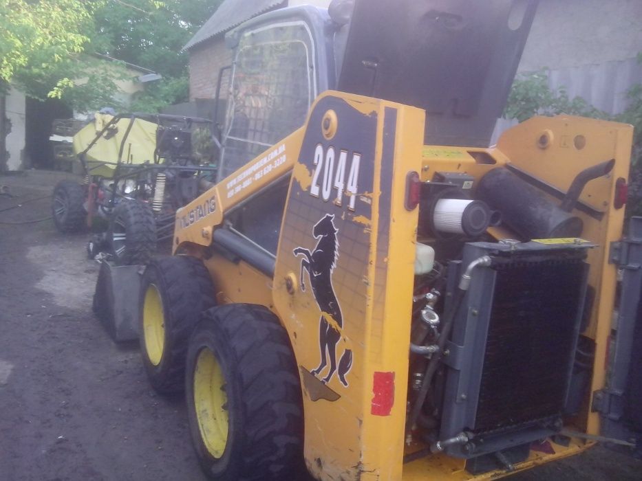 Продам минипогрузчик Мustang 2044