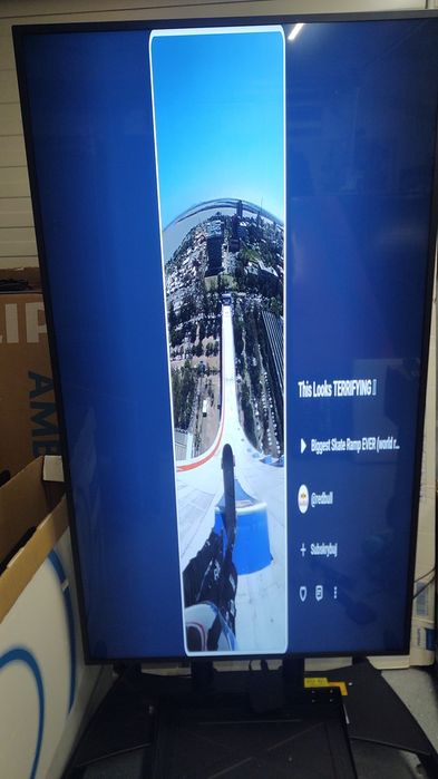 Monitor przemysłowy Hisense 65B4E31T  65 cali UHD 4k 3840 × 2160 Pixel 60hz + stojak na kółkach Witryna sklepowa Kantor hotel recepcja monitoring