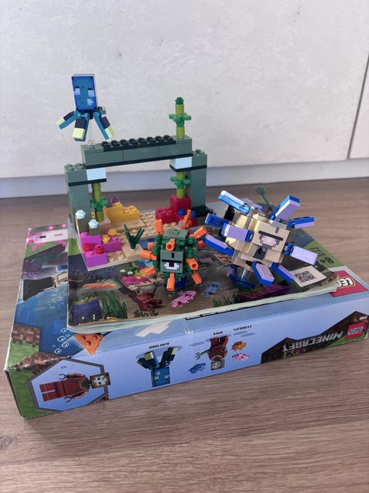 Lego 21180 walka ze straznikami