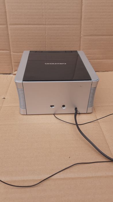 GRUNDIG CCD 5690 функціональний радіо-будильник, стерео
Почніть день з