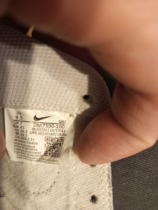 Białe damskie Nike piękne i mocne, rozmiar 41.