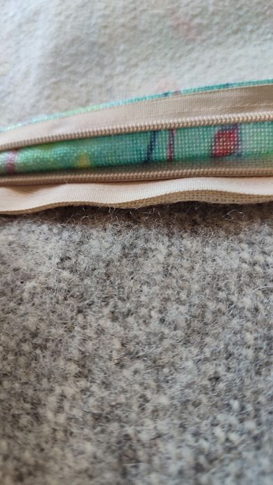 Яскраві декоративні наволочки (інтер'єр, декор)