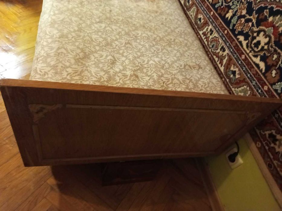 Ліжко односпальне дерев'яне 200см.×80см. з металевим каркасом не просівші пружини +бонусом матрас в середньому стані,але піде на перший час!!