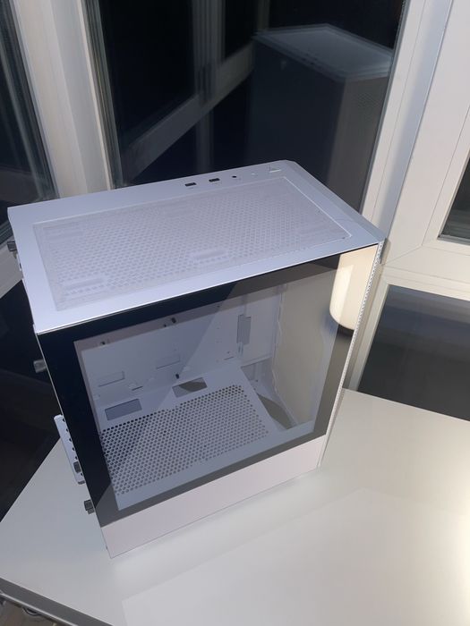 Корпус XPG Valor Mesh Tempered Glass