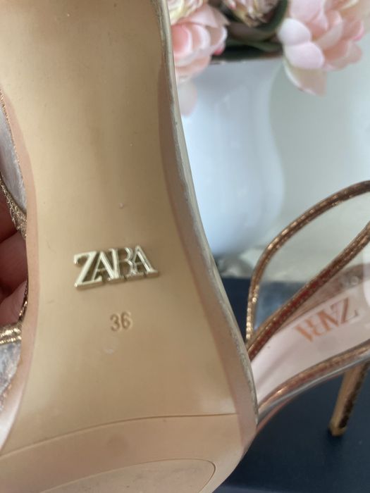 Czółenka transparentne Zara