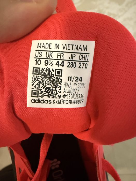 Нові кросівки adidas