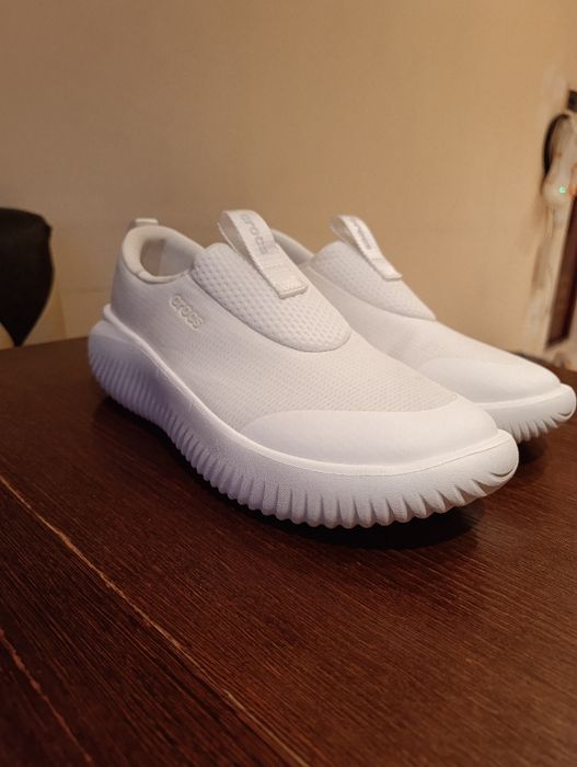 Продам CROCS кросовками